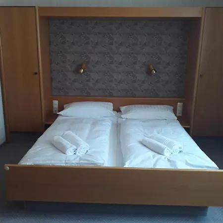 Hotel Eleon *